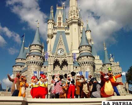 Varios empleados de parques temáticos de Disney arrestados por bajar archivos y videos de pornografía infantil a través de internet