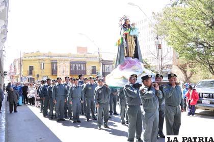 Procesión con la Patrona de Bolivia