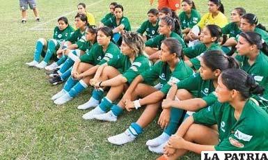 Las preseleccionadas durante la charla técnica