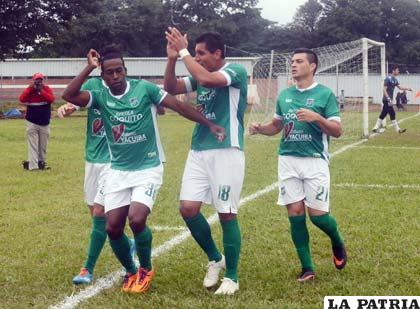Jugadores del elenco de Petrolero de Yacuiba