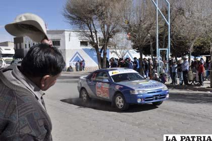 La máquina de Miguel Flores cruza la meta