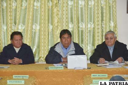 Dirigentes de la Asociación de Fútbol Oruro