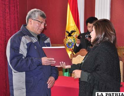 El trabajador municipal, Jovino Villegas recibe distinción