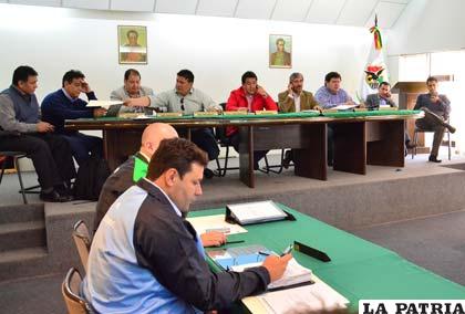 Los ligueros insisten en que el torneo debe comenzar con 14 equipos 