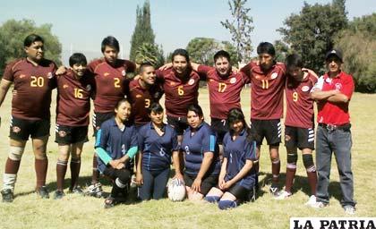 Deportistas orureños que practican el rugby