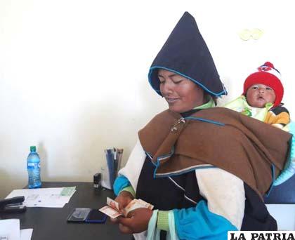 Chipayas y otros comunarios se beneficiaron con el Bono Juana Azurduy