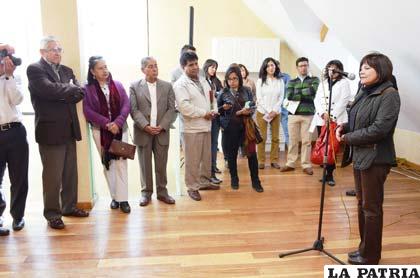 La ministra de Comunicación, Amanda Dávila inaugura la actividad de los 
periodistas