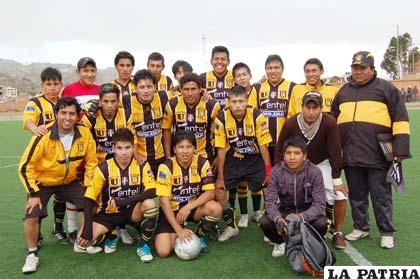 El plantel que logró el ascenso a la Primera “A”