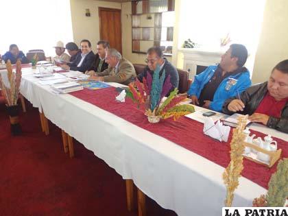 Autoridades de Iquique y Oruro platean estrategias para concretar corredores bioceánicos