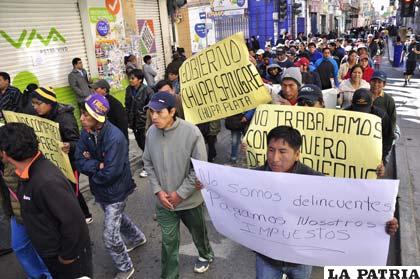SIN acusa a contribuyentes que marcharon, de instigar a no pagar impuestos