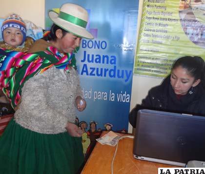Bono Juana Azurduy fue entregado a madres y niños en el área rural