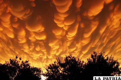 Parece una obra de arte hecha con acuarelas, pero es una espectacular nube mastodóntica
