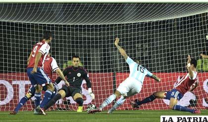 Marcos Rojo convierte el primer gol de Argentina /as.com