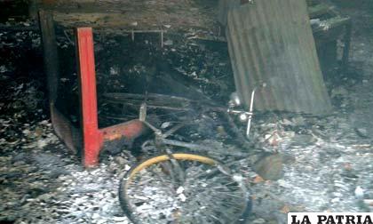 Una bicicleta pagó las consecuencias en el incendio