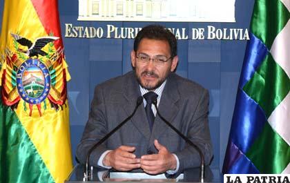 El ministro de Trabajo José Gonzalo Trigoso en conferencia de prensa /APG