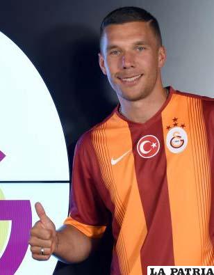 Podolski con la casaca del 
Galatasaray /UNIVISION.COM
