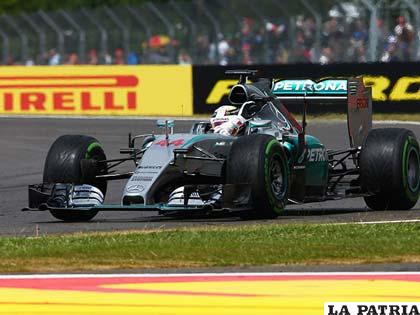 Lewis Hamilton festejó en su tierra /foxsportsla.com