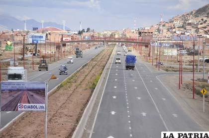Vecinos observan a la doble vía Oruro - La Paz y piden auditoría