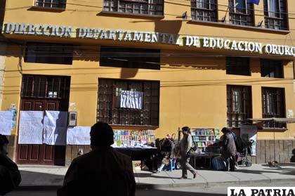 Movilizaciones de maestros en exteriores de la Dirección Departamental de Educación