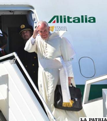 La última bendición del Papa Francisco antes de viajar a Paraguay /ABI