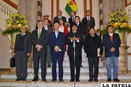 Delegación boliviana que viajó a presentar la demanda boliviana