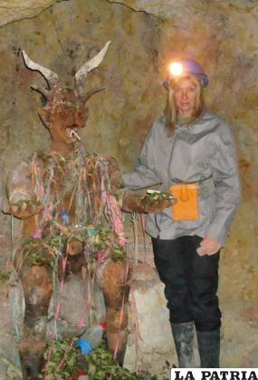 El Tío de la mina es también visitado por las turistas