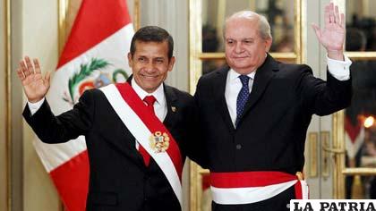 Ollanta Humala (i) junto a Pedro Cateriano (d) /dw.com