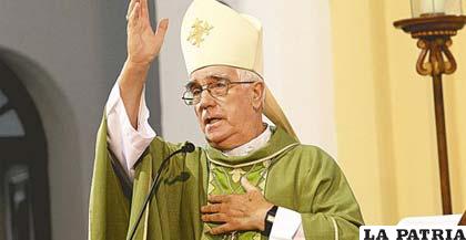 Monseñor Braulio Sáez García al celebrar una eucaristía /eldeber.com.bo