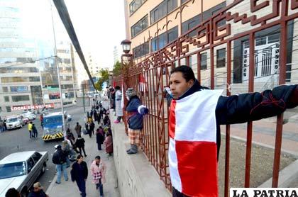 Potosinos radicalizan protestas en La Paz /APG
