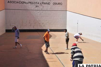 El entrenamiento se registró en el frontón oficial