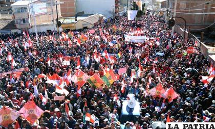 Marcha de la potosinidad congregó a miles de personas en esa ciudad en apoyo a la movilización de Comcipo  en La Paz /APG
