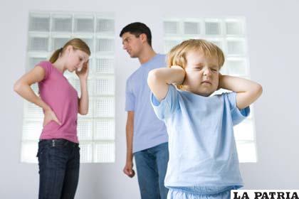 Las peleas entre padres delante de los hijos son nocivas