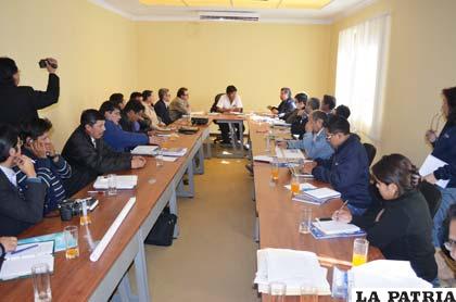 Gobernador y alcalde de Oruro estuvieron en la reunión interinstitucional