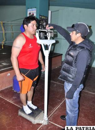 Los pugilistas no descuidan sus entrenamientos