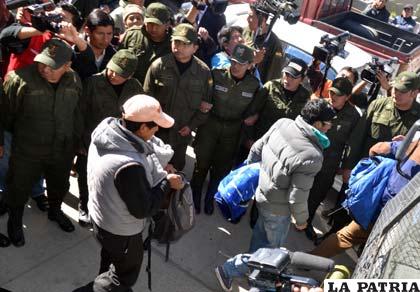 Momento en el que fueron liberados los mineros detenidos /ABI