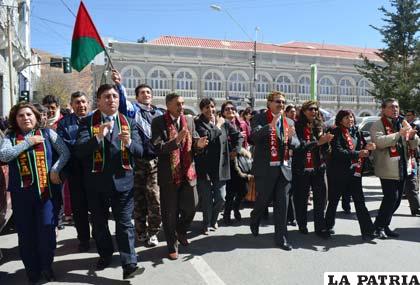 Luego de una misa, militantes de Mcsfa recorrieron la Plaza 10 de Febrero