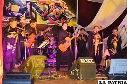 Magnífica presentación del grupo Andino
