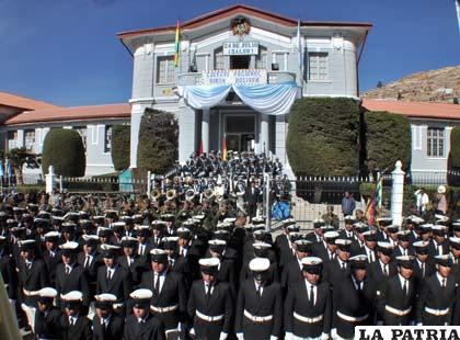 Solemne acto en homenaje al 189 aniversario del Colegio Bolívar