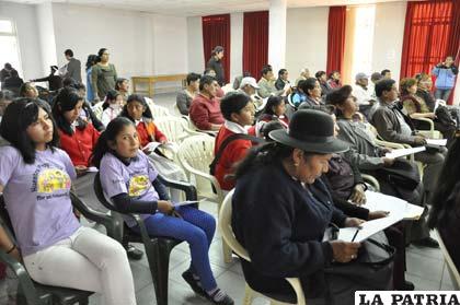 El trabajo en comisiones se extendería hasta agosto