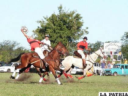 El pato, un juego ecuestre creado en el siglo XVII por los gauchos (vaqueros) /wordpress.com