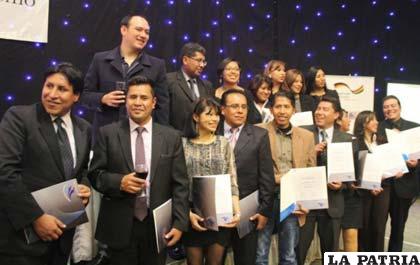 Los 16 periodistas que se graduaron en la primera versión de la Formación Dual /ANF