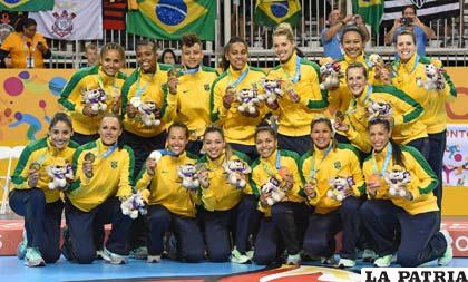 La representación femenina de Brasil obtuvo oro en handball /WALTER CHALLAPA