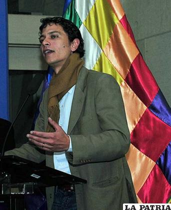 El ministro de Cultura, Marco Machicao, en conferencia de prensa /APG
