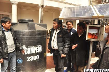 Gobernador entregó sistemas de bombeo fotovoltaico a autoridades municipales