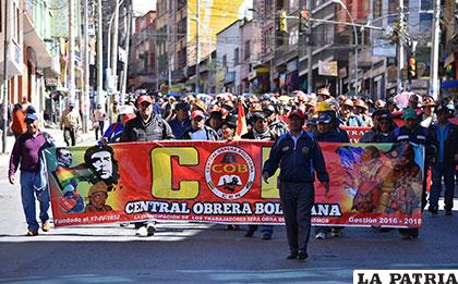 La Central Obrera Boliviana en su segundo día de movilizaciones /APG