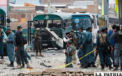 Atentado suicida contra autobuses de las fuerzas de Kabul