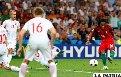 Renato Sanches remata para anotar el empate para Portugal /AS.COM