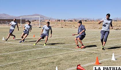 Durante el entrenamiento del plantel de jugadores de San José