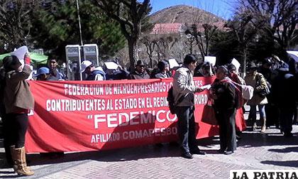 Contribuyentes al régimen general protestaron en la plaza 10 de Febrero por modificación al Código Tributario