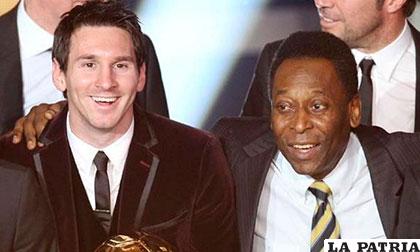 Pelé junto a Messi, durante una gala de la FIFA
